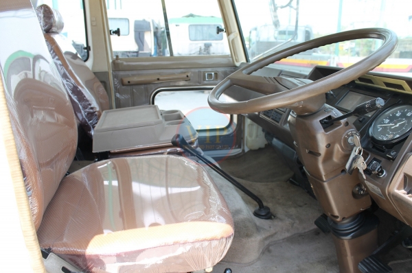 ขายหัวเก๋งรถบรรทุกเก่าจากญี่ปุ่น สภาพเกือบ 100\% ราคาไม่แพง อุปกรณ์ภายในห้องโดยสารครบพร้อมใช้งาน