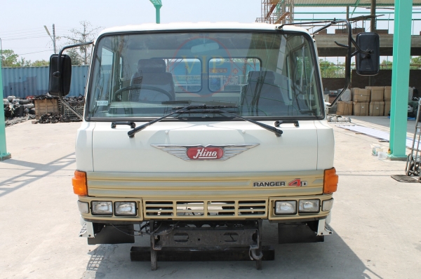 ขายหัวเก๋งรถบรรทุกเก่าจากญี่ปุ่น สภาพเกือบ 100\% ราคาไม่แพง อุปกรณ์ภายในห้องโดยสารครบพร้อมใช้งาน