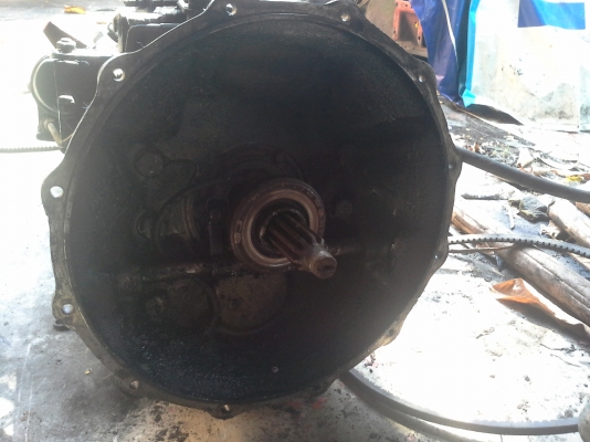 ขายเครื่อง Benz 210 รถบัส +เกีย+หม้อน้ำ+แท่น Tel. 0817364091(ป้อม)