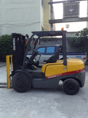 +++ ขายรถโฟล์คลิฟท์ T.C.M. FD30 รุ่นใหม่  เครื่องยนต์ดีเซล  เกียร์ธรรมดา  เสา  3  เมตร  งา 1,070  มม.  ยางตัน  *** สภาพดี  พร้อมใช้งาน  สนใจรายละเอียดโทร. 081-659-7598 ***