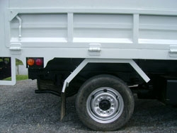 ISUZU NKR 58E หัวการ์ตูนสูง บรรทุกดั๊มดิน ไม่ติดเวลา