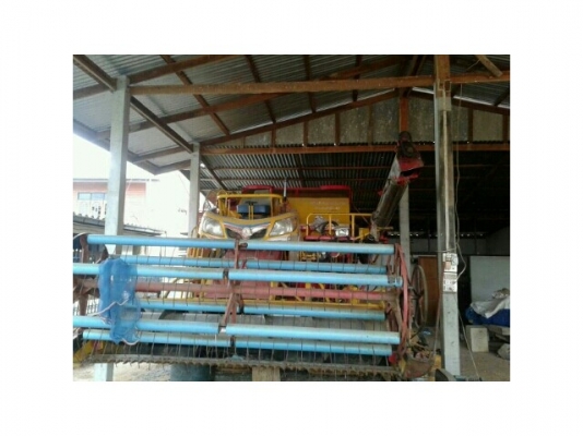 ขายรถเกี่ยวข้าวเกษตรพัฒนารุ่นปลดหนี้เครื่อง210ตัวเดิน12ปั้มแฝด ช่วงล่างดี สภาพพร้อมใช้งาน