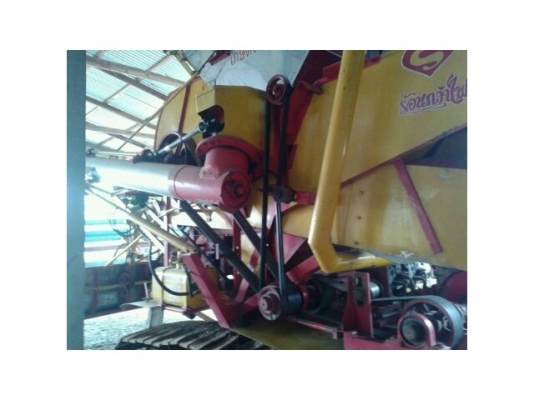 ขายรถเกี่ยวข้าวเกษตรพัฒนารุ่นปลดหนี้เครื่อง210ตัวเดิน12ปั้มแฝด ช่วงล่างดี สภาพพร้อมใช้งาน