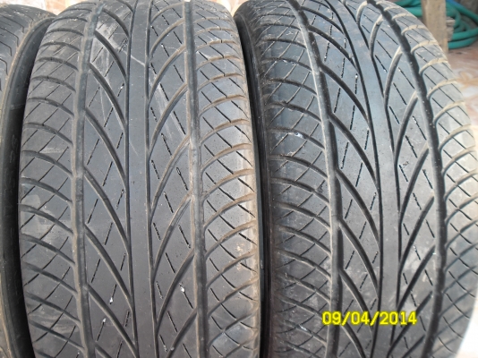 ขายยาง17 เบอร์215-45-17 ปลายปี2010 สวยๆ4 เส้น