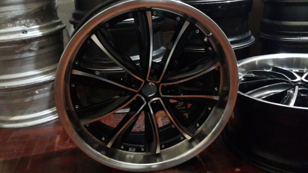 Valensa sabi(ลายใบพัด) ขอบ 20 5รู114 แม็กโชว์ไม่เคยใช้งาน มีคู่เดียว