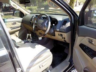 ขาย โตโยต้า ฟอร์จูนเนอร์ ปี 2012 เครื่องดีเซล 3000 ซีซี สีดำ เกียร์ออโต้ โฟร์วีล