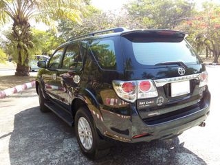 ขาย โตโยต้า ฟอร์จูนเนอร์ ปี 2012 เครื่องดีเซล 3000 ซีซี สีดำ เกียร์ออโต้ โฟร์วีล