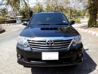 ขาย โตโยต้า ฟอร์จูนเนอร์ ปี 2012 เครื่องดีเซล 3000 ซีซี สีดำ เกียร์ออโต้ โฟร์วีล