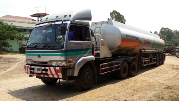 ขายหางเทลเลอร์บรรทุกน้ำมัน