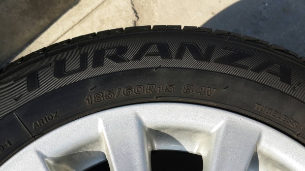 แม็ก toyota วีออส 12 ก้าน ขอบ 15 พร้อมยาง 185 60 15 ปี13