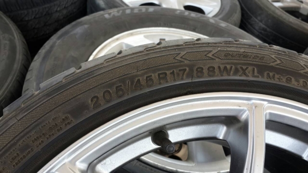 แม็กขอบ 17 4รู100  พร้อมยาง 205 45 17 ปี12