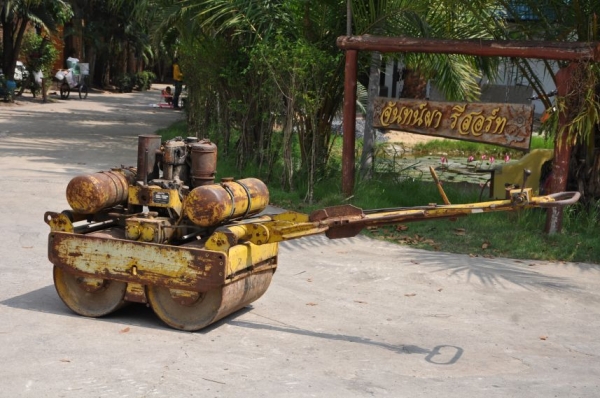 ขายรถบดดิน BOMAGสวยเดิมจากญ๊่ปุ่น 55,000 เท่านั้น