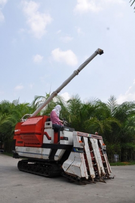 ขายรถ เกี่ยว-นวด ล้อตีนตะขาบ MITSUBISHI สภาพสวยเดิมจากญี่ปุ่น129,000 เท่านั้น!!