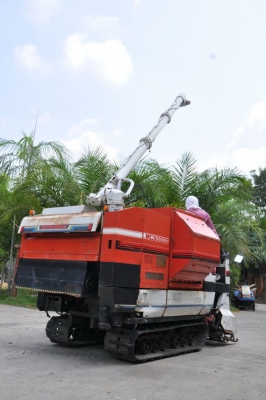 ขายรถ เกี่ยว-นวด ล้อตีนตะขาบ MITSUBISHI สภาพสวยเดิมจากญี่ปุ่น129,000 เท่านั้น!!