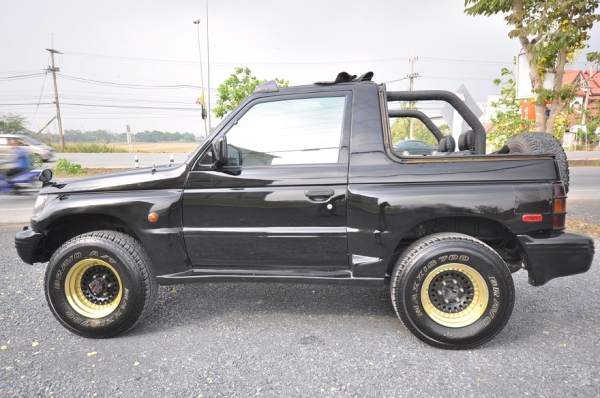 Mitsubishi .. pajero ....... 3 ประตู ....... เปิดประทุน ...... ชุดเเต่งทั้งคัน