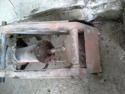 กระบอกยกดัมพ์ของรถหกล้อ  3   ตัน  สภาพสวย  ราคาถูก