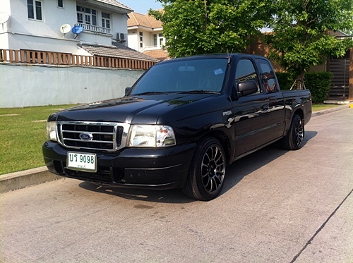 FORDRANGER 2.5กระบะสวยๆแค๊ปเปิดใด้ไม่เคยบรรทุกหนักใช้งานใด้เลยคันนี้ครับแต่งนิดหน่าย