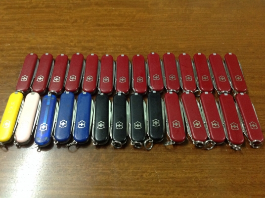 ขาย VICTORINOX CLASSIC เล่มละ 150 บาท รวมค่าจัดส่งแล้ว