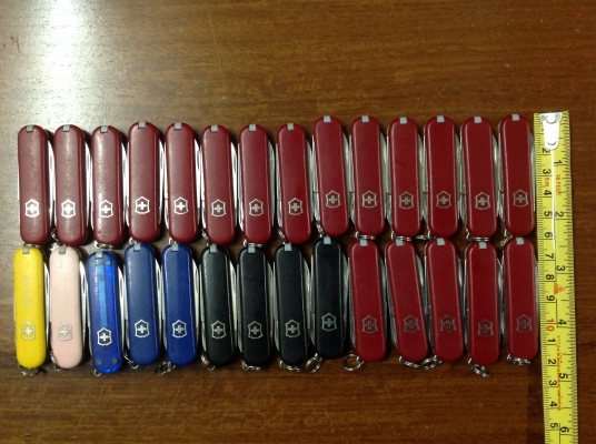 ขาย VICTORINOX CLASSIC เล่มละ 150 บาท รวมค่าจัดส่งแล้ว