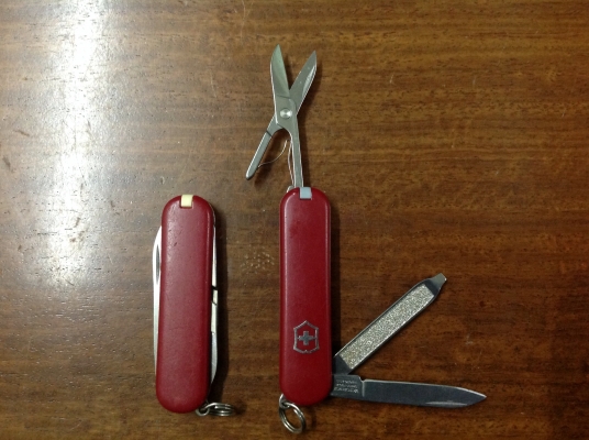 ขาย VICTORINOX CLASSIC เล่มละ 150 บาท รวมค่าจัดส่งแล้ว