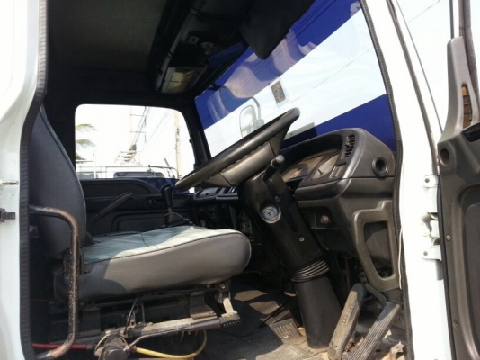 รถอีซูซุ 10 ล้อ หัวลาก 270 แรงม้า. ปี 43  สนใจติดต่อ 081 - 6079515