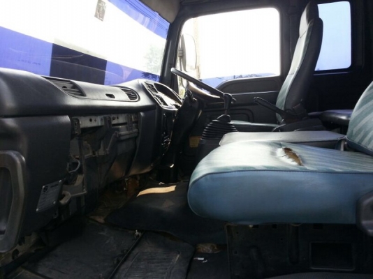 รถอีซูซุ 10 ล้อ หัวลาก 270 แรงม้า. ปี 43  สนใจติดต่อ 081 - 6079515