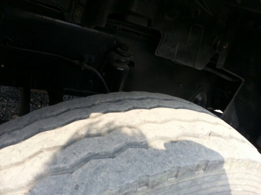 รถอีซูซุ 10 ล้อ หัวลาก 270 แรงม้า. ปี 43  สนใจติดต่อ 081 - 6079515