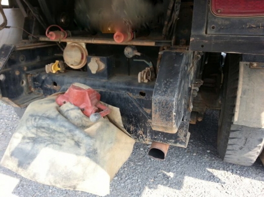 รถมิตซู 10 ล้อดั้ม 270 แรงม้า. ปี 56  ( มีขาย 2 คัน. )  ( รถวิ่ง 4x,xxx กม. )  สนใจติดต่อ 081 - 6079515