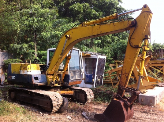 ขายรถแบคโฮ KOMATSU PC-100-5 รถสวย สภาพสมบูรณ์มาก       ไฟฟ้าครบ ราคา.550000 สนใจรีบจองด่วน