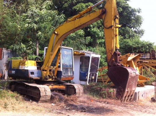 ขายรถแบคโฮ KOMATSU PC-100-5 รถสวย สภาพสมบูรณ์มาก       ไฟฟ้าครบ ราคา.550000 สนใจรีบจองด่วน