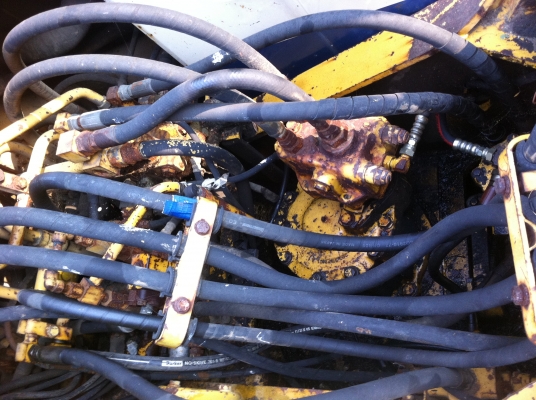 ขายรถแบคโฮ KOMATSU PC-100-5 รถสวย สภาพสมบูรณ์มาก       ไฟฟ้าครบ ราคา.550000 สนใจรีบจองด่วน