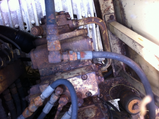 ขายรถแบคโฮ KOMATSU PC-100-5 รถสวย สภาพสมบูรณ์มาก       ไฟฟ้าครบ ราคา.550000 สนใจรีบจองด่วน