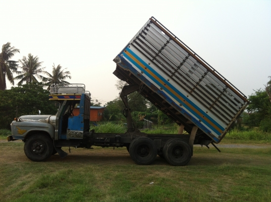 ขาย10ล้อหัวยาว เพลาเดียวดัมพ์ พวงมาลัยเพาเวอร์ เบรคจิฟฟี่ ช่วงล่างใหญ่