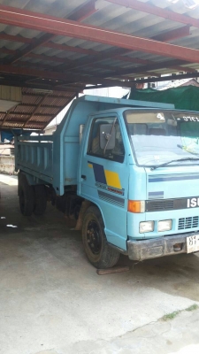 ขายด่วนหกล้อNKR110ดั้ม ปี38เฟืองท้ายFสภาพพร้อมใช้จริงโทร0843923995