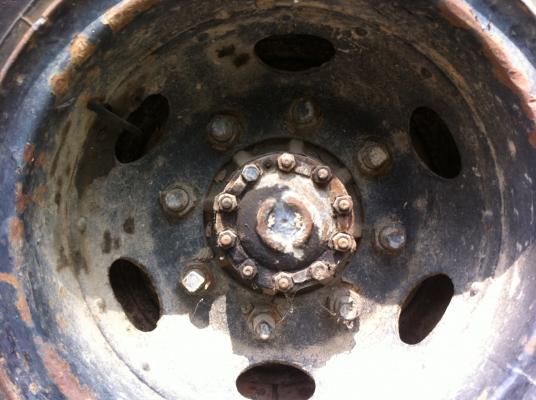 ขายรถหน้ายาว 6 ล้อ ติดตั้งเฮี๊ยบ 2.9 ตัน 3 พับ NISSAN รถเดิมๆ ใช้งานได้