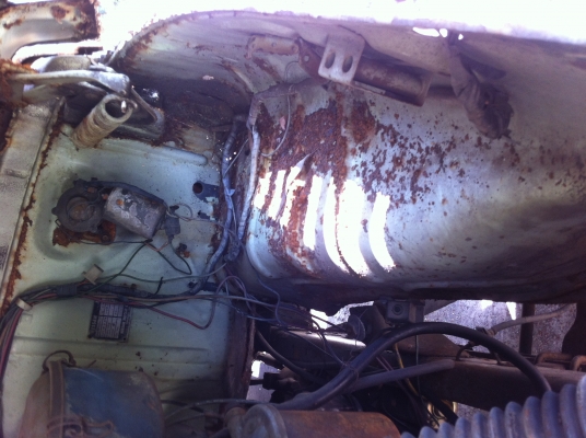 ขายรถหน้ายาว 6 ล้อ ติดตั้งเฮี๊ยบ 2.9 ตัน 3 พับ NISSAN รถเดิมๆ ใช้งานได้