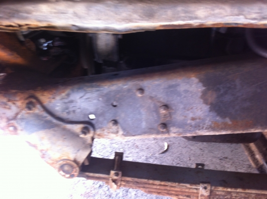 ขายรถหน้ายาว 6 ล้อ ติดตั้งเฮี๊ยบ 2.9 ตัน 3 พับ NISSAN รถเดิมๆ ใช้งานได้