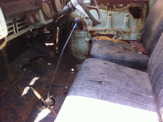 ขายรถหน้ายาว 6 ล้อ ติดตั้งเฮี๊ยบ 2.9 ตัน 3 พับ NISSAN รถเดิมๆ ใช้งานได้