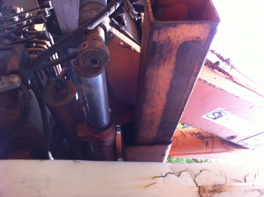 ขายรถหน้ายาว 6 ล้อ ติดตั้งเฮี๊ยบ 2.9 ตัน 3 พับ NISSAN รถเดิมๆ ใช้งานได้