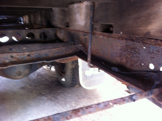 ขายรถหน้ายาว 6 ล้อ ติดตั้งเฮี๊ยบ 2.9 ตัน 3 พับ NISSAN รถเดิมๆ ใช้งานได้