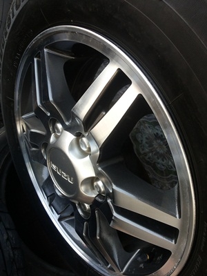 ขายล้อแม็กISUZU D-max HI -lander ขอบ 16 (หน้าเงา) พร้อมยางปี12 1 ชุด