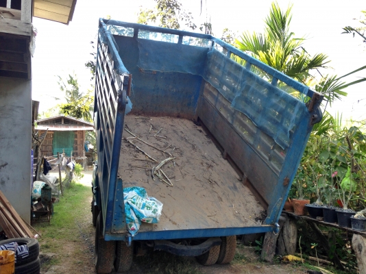 ขายรถ6ล้อ ที่บ้านมีอยู่ 2คัน ครับ ถูกๆ  โทร  0918072746  อุ๊