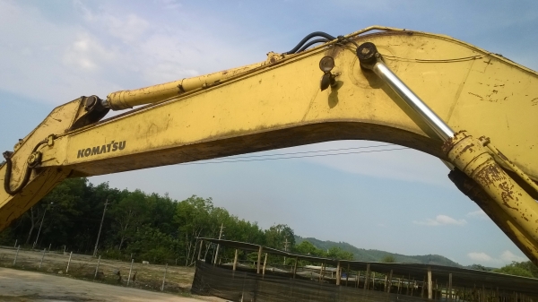 PC200-6 เล่มทะเบียน ไฟครบ สีเดิมๆรถเดิมๆไม่ค่อยสวย ต้องเก็บงาน.. PC200-6 เล่มทะเบียน ไฟครบ สีเดิมๆรถเดิมๆไม่ค่อยสวย ต้องเก็บงาน..