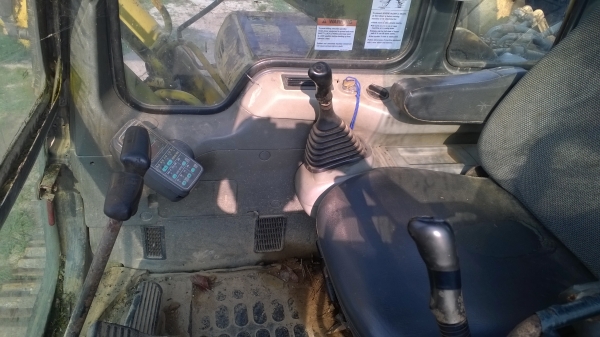 PC200-6 เล่มทะเบียน ไฟครบ สีเดิมๆรถเดิมๆไม่ค่อยสวย ต้องเก็บงาน.. PC200-6 เล่มทะเบียน ไฟครบ สีเดิมๆรถเดิมๆไม่ค่อยสวย ต้องเก็บงาน..