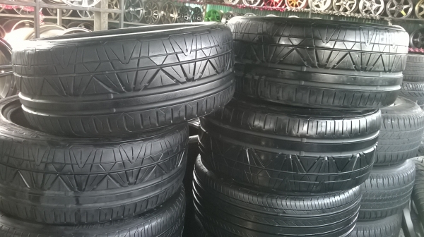 ขายยาง 225 45 17 245 40 17 nitto ปี11ชุดละ7500