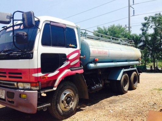 รถน้ำ nissan cw 30 เครื่อง 225 หัว UD