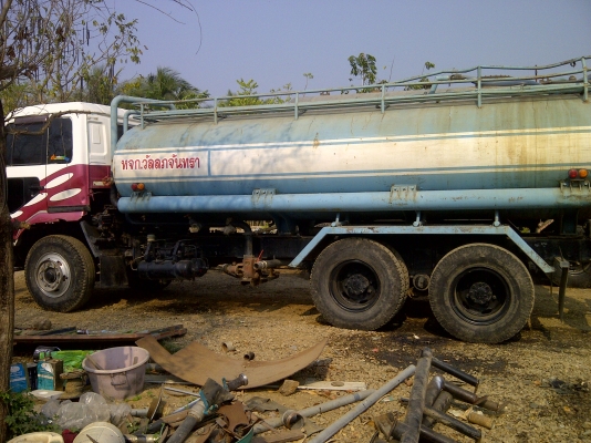 รถน้ำ nissan cw 30 เครื่อง 225 หัว UD