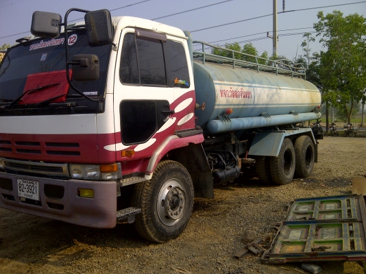 รถน้ำ nissan cw 30 เครื่อง 225 หัว UD