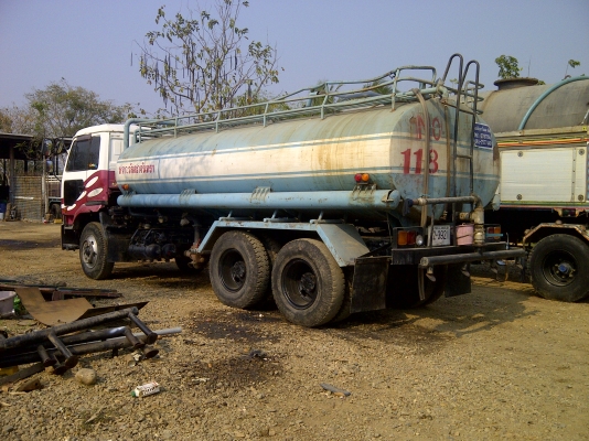 รถน้ำ nissan cw 30 เครื่อง 225 หัว UD