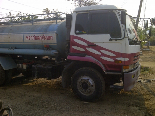 รถน้ำ nissan cw 30 เครื่อง 225 หัว UD